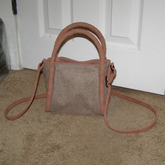 NEW Cute DANIELLE NICOLE Crossbody Bag w/Tassel - Picture 3 of 13